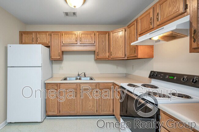 Building Photo - 484 Grey Hill Rd