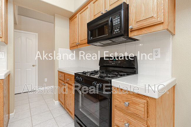 Building Photo - 1016 Schadeck St
