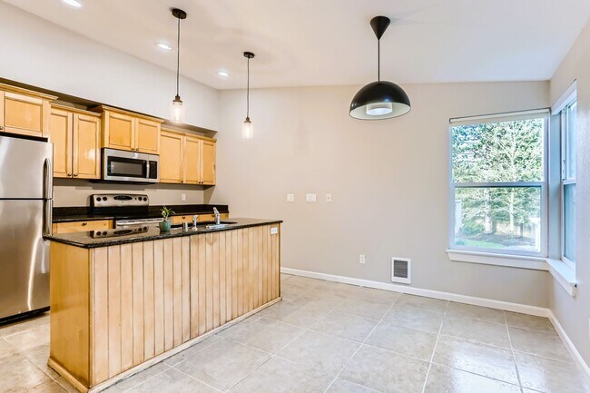 Building Photo - AVAILABLE AUGUST 1, 2026 >> Stunning 2BR/2BA Condo For Rent in Bellevue!! W/S/G Included!!!