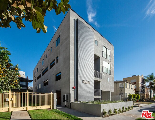 Building Photo - 118 Orlando Ave