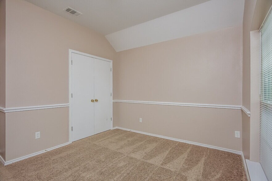 Building Photo - 1412 Brownford Dr
