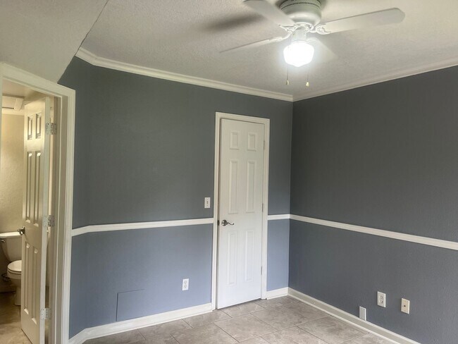 Building Photo - 315 Lakepointe Dr