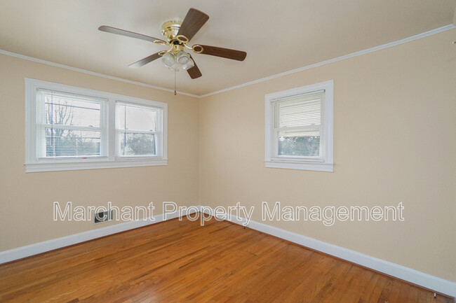 Building Photo - 23 Brownwood Dr