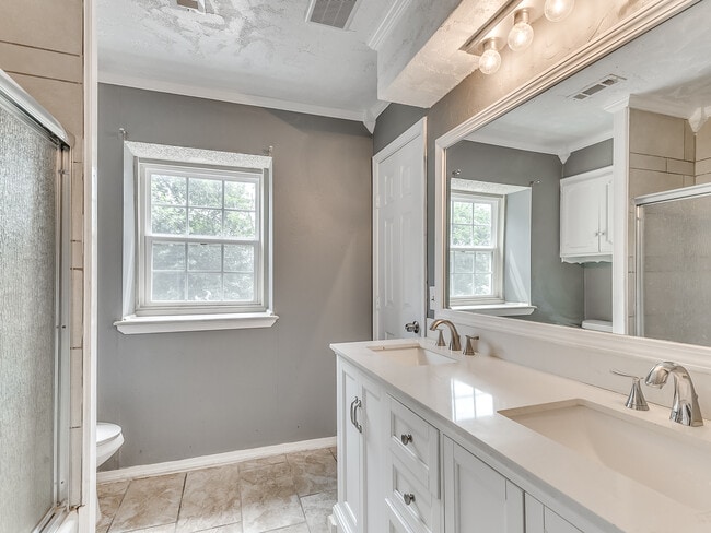 Building Photo - 7704 Brookside Dr