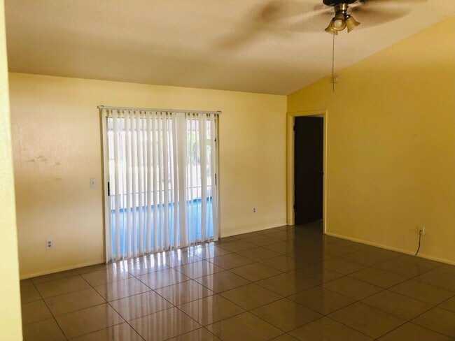 Building Photo - 3/2/2 Deltona