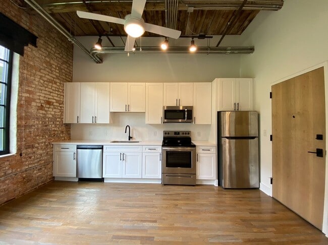 Interior Photo - Lofts At Abrams Fixtures