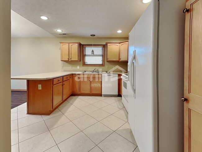 Building Photo - 2160 Schwinn Ave