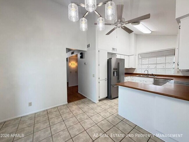 Building Photo - 2901 W Sierra St