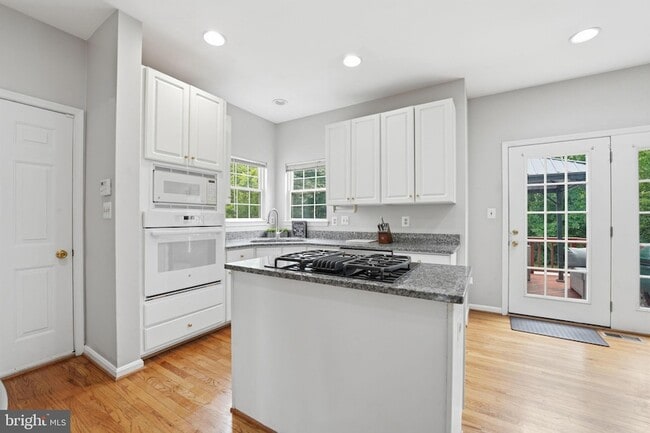 Building Photo - 6355 Willowfield Way