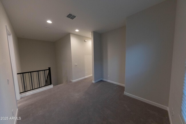Building Photo - 3033 N 37th Wy