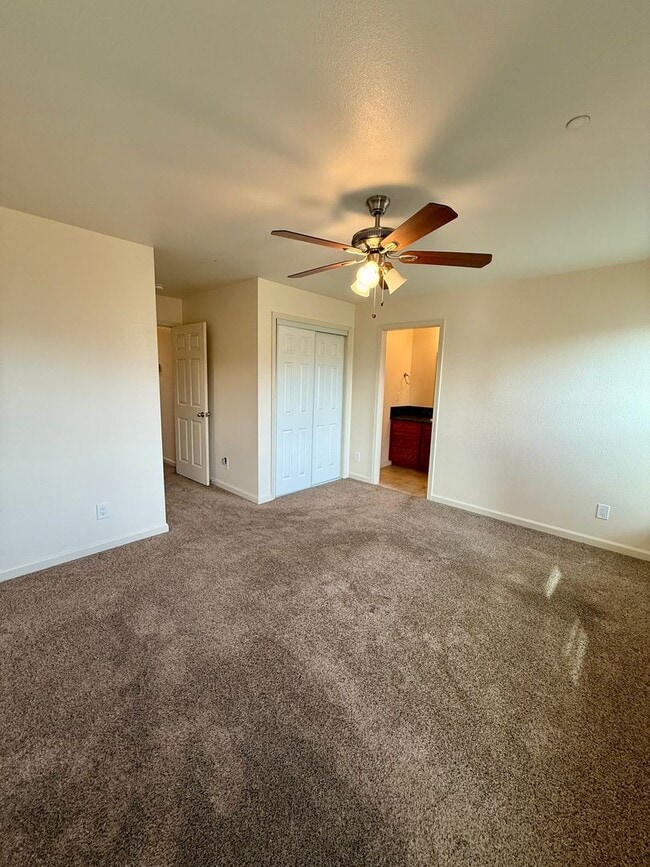 Building Photo - 3 Bedroom 2 Bath House!