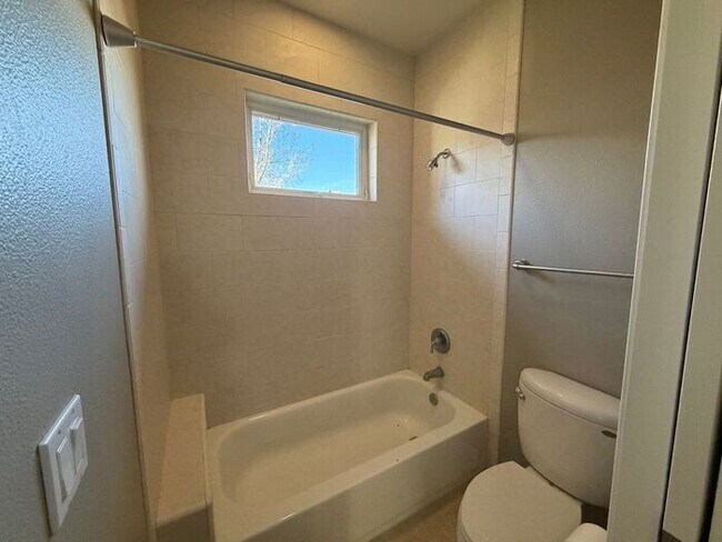 Building Photo - 1199 Manzanita Ln