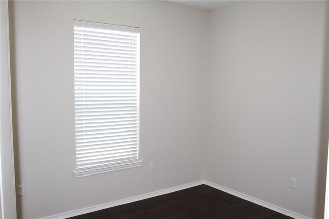 Building Photo - 578 Creekside Cir
