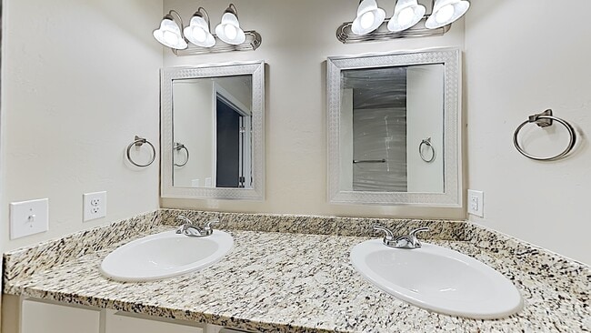 Building Photo - Very Nice 3 bedroom 2 bath home in MWC sch...