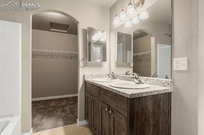Building Photo - 4679 Pleasant Port View