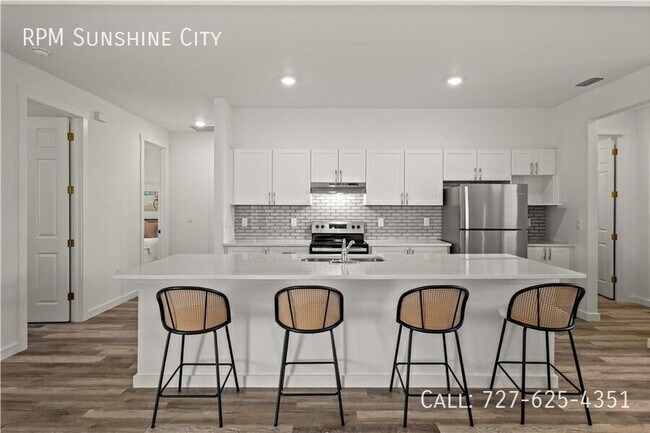 Building Photo - 335 SW 24th Pl