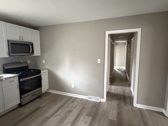 Building Photo - 524 Newcastle Rd