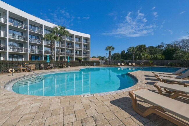 Building Photo - 214 Miracle Strip Pkwy SW