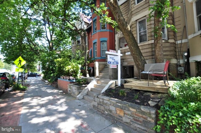 Primary Photo - 1904 Calvert St NW