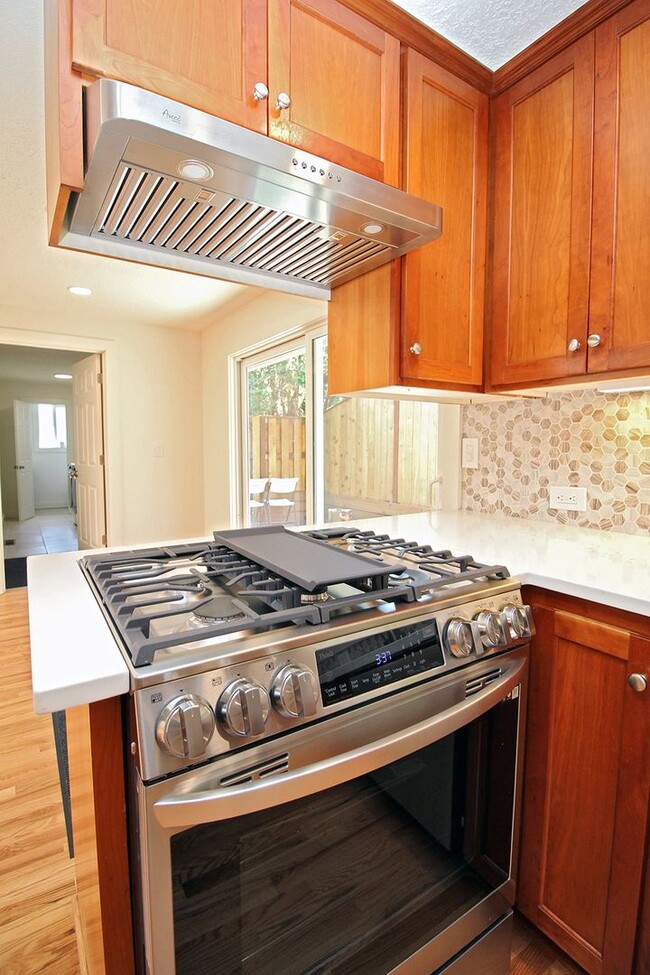 Building Photo - 14155 SW Red Haven Dr