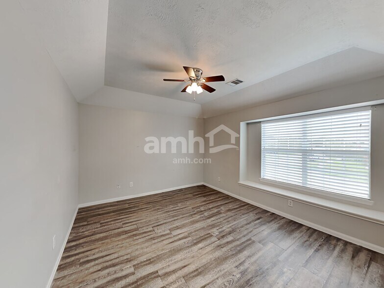 Building Photo - 13323 Ambrosa Dr