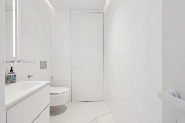 Building Photo - 2000 S Ocean Dr