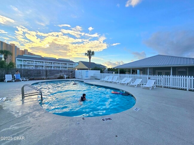 Building Photo - 17642 Front Beach Rd