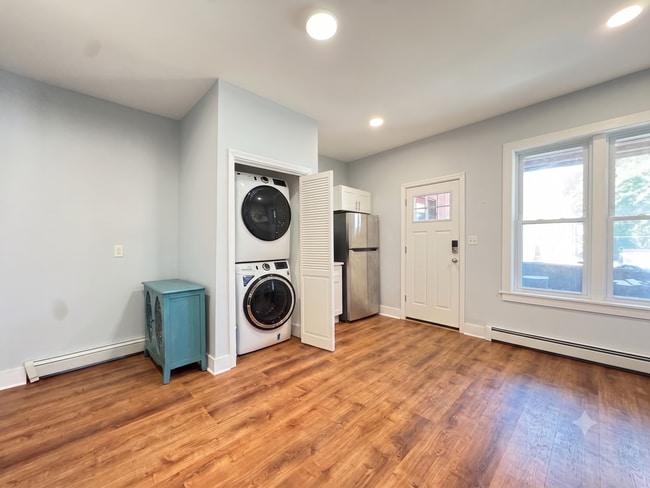 Building Photo - Fully Renovated 3BR Near Yale SOM | In-Unit Laundry | Large Back Porch