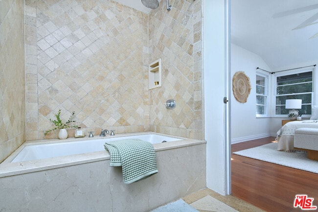 Building Photo - 14017 Valley Vista Blvd