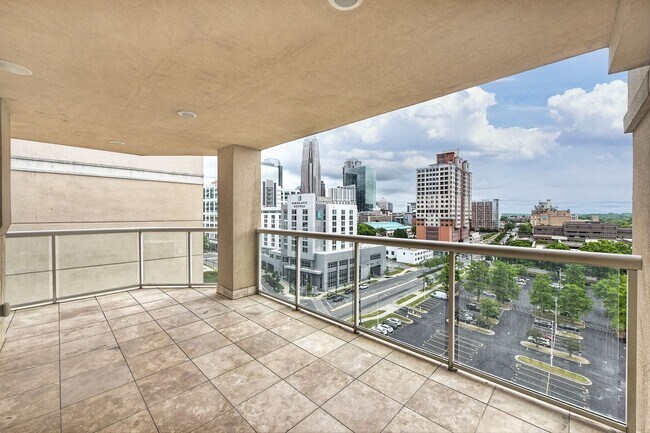 Building Photo - Modern High End Luxury Condo in Uptown Charlotte