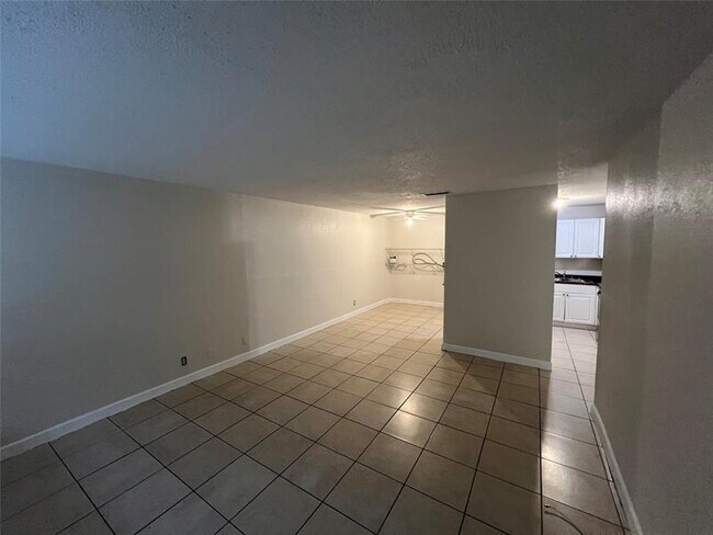 Building Photo - 5303 NW 24th Ct