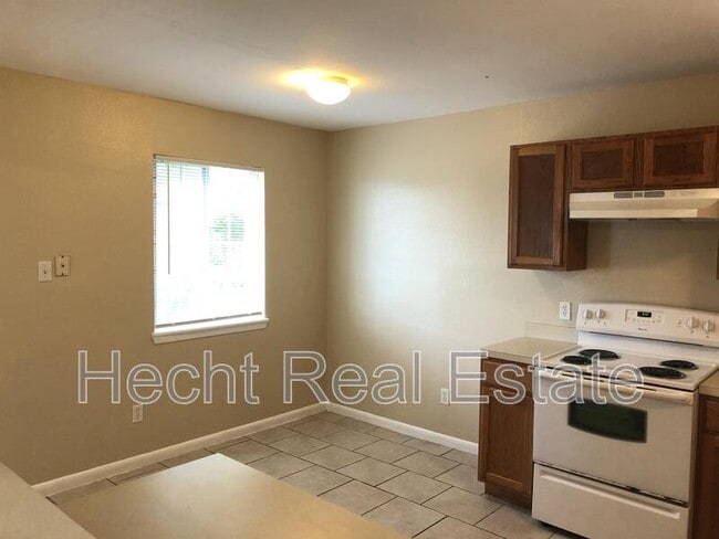 Building Photo - 7300 Twin Crest Dr