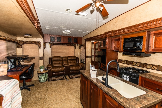 Building Photo - 8875 Calle de Brazito