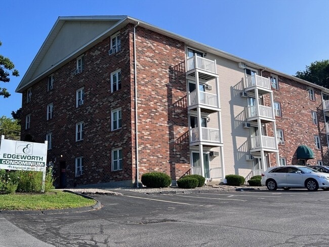 Building Photo - 71 Edgeworth St