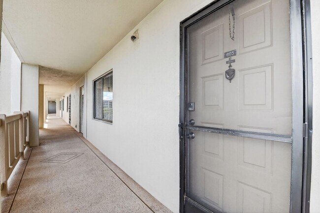 Building Photo - 14460 Strathmore Ln