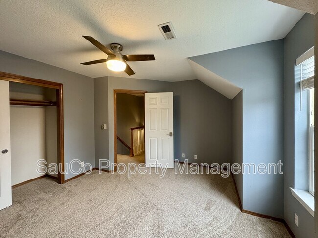 Building Photo - 741 SE Camellia Ct