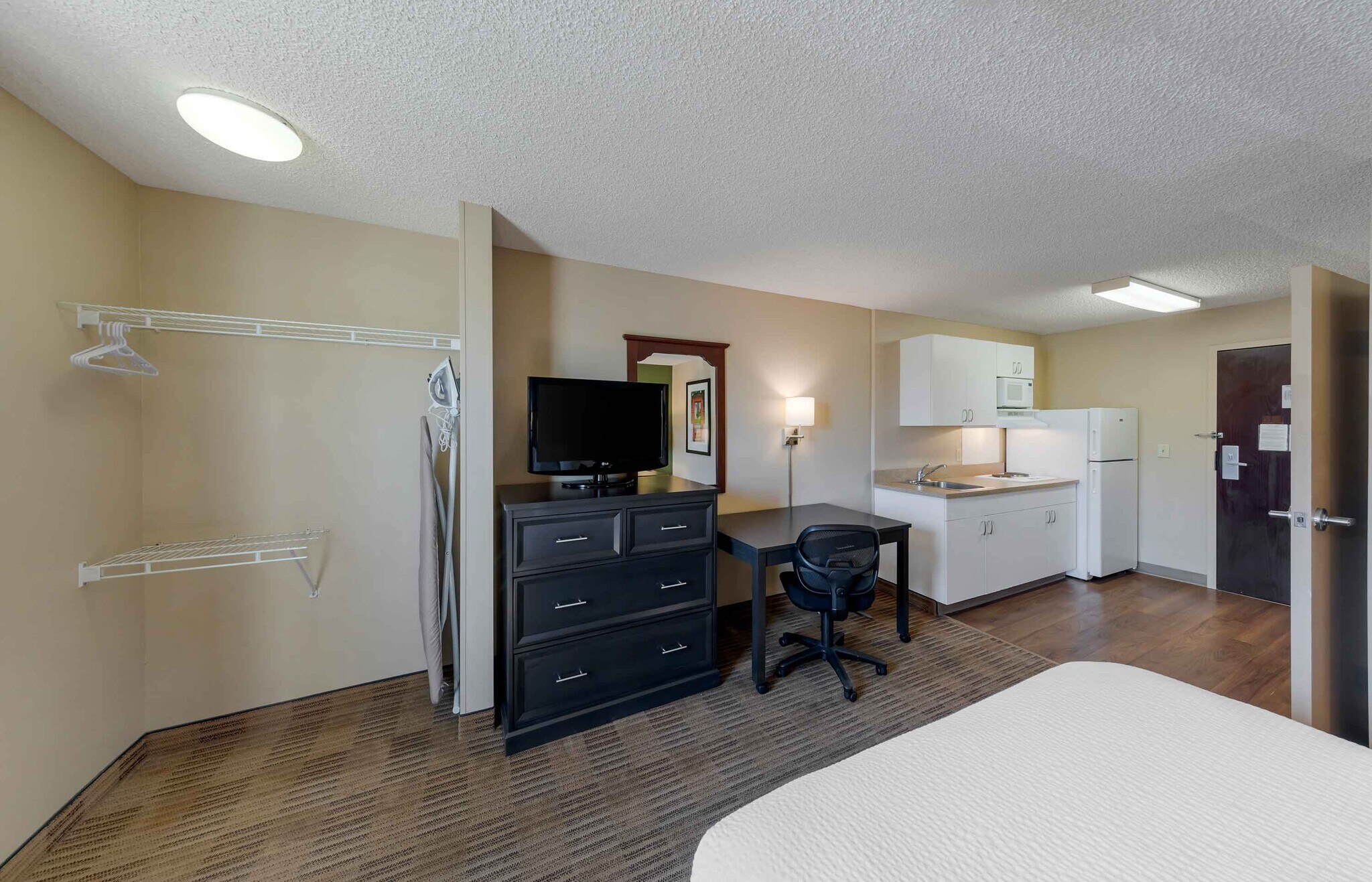 Building Photo - Furnished Studio-Orange County - Katella Ave.