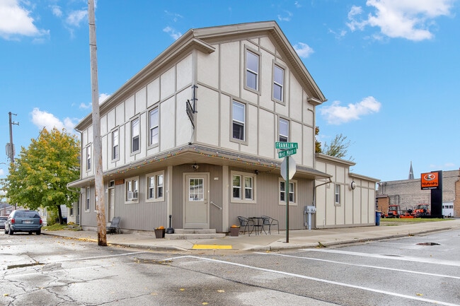 Building Photo - 527 W Main St