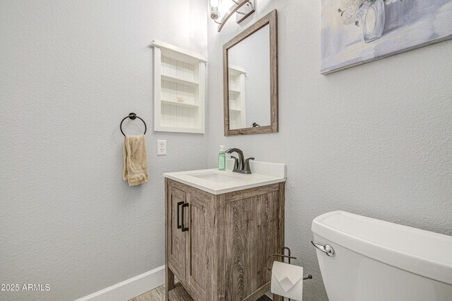 Building Photo - Move in Ready, Electricity Included!!