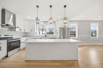 Building Photo - 9 Logan Ave