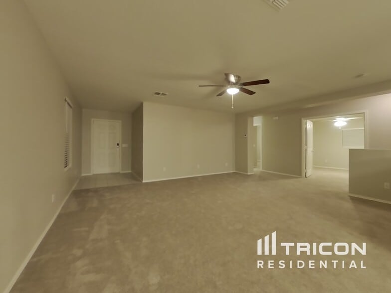 Building Photo - 11522 W Charter Oak Rd
