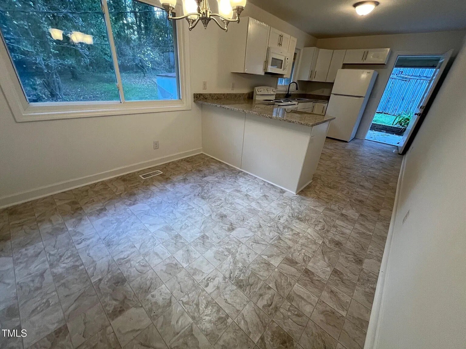 Building Photo - Room in House on Forge Rd