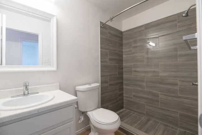 Building Photo - Nestled in Round Rock neighborhood.