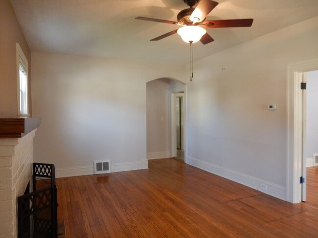 Building Photo - Grandin Court Foursquare convenient to SW ...