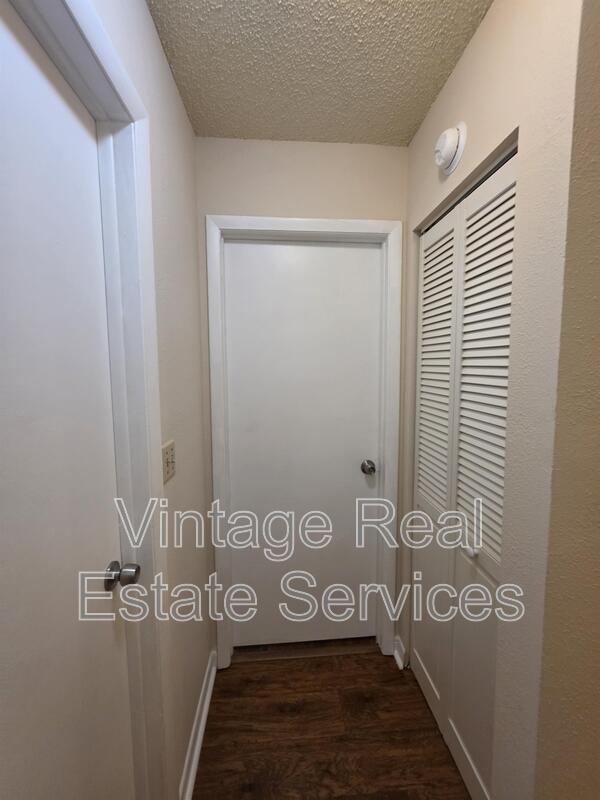 Building Photo - 5202 Sunridge Palms Dr