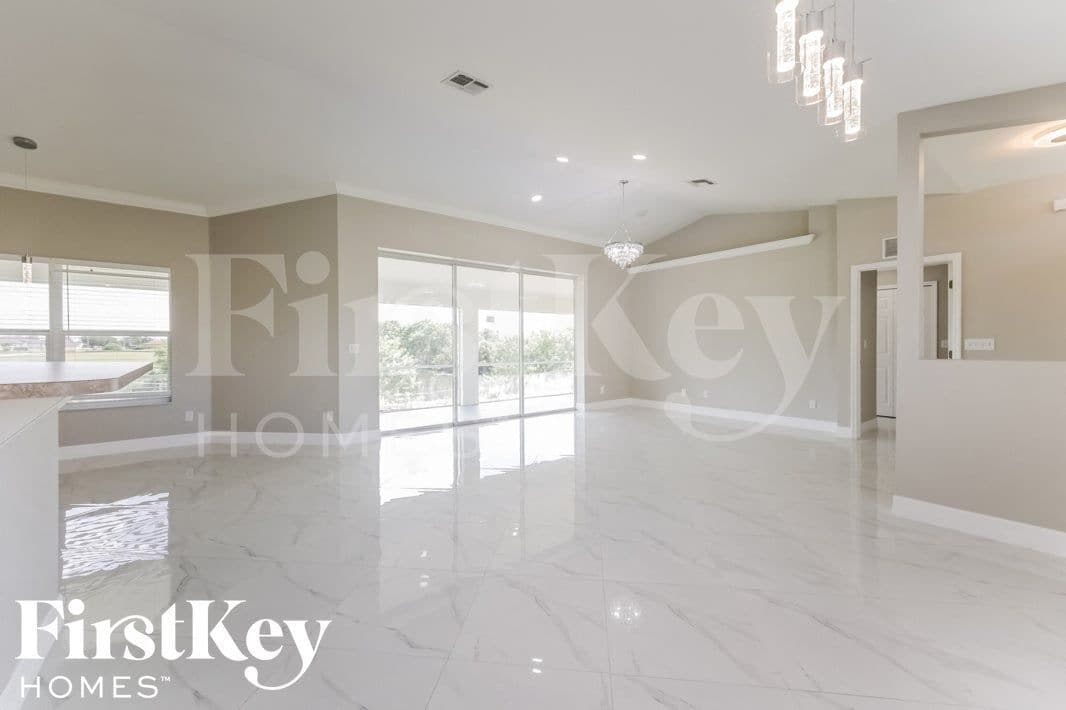 Building Photo - 530 NE 15th Terrace