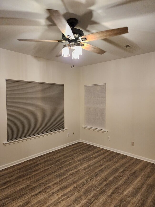 Building Photo - Four bedroom townhome in Caldwell Station