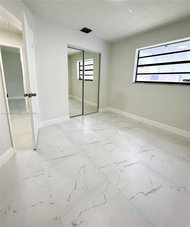 Building Photo - 931 NW 35th Ave