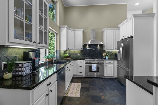 Building Photo - 3 Bed, 3 Bath Custom Built Home in Sudden Valley