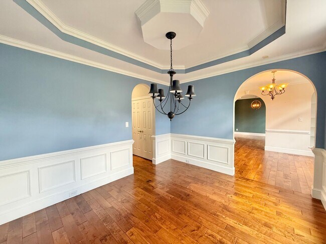 Building Photo - Luxurious 5BD, 4.5BA North Raleigh Home wi...